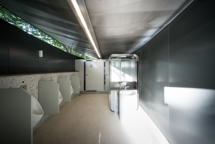 automatic self cleaning public toilet